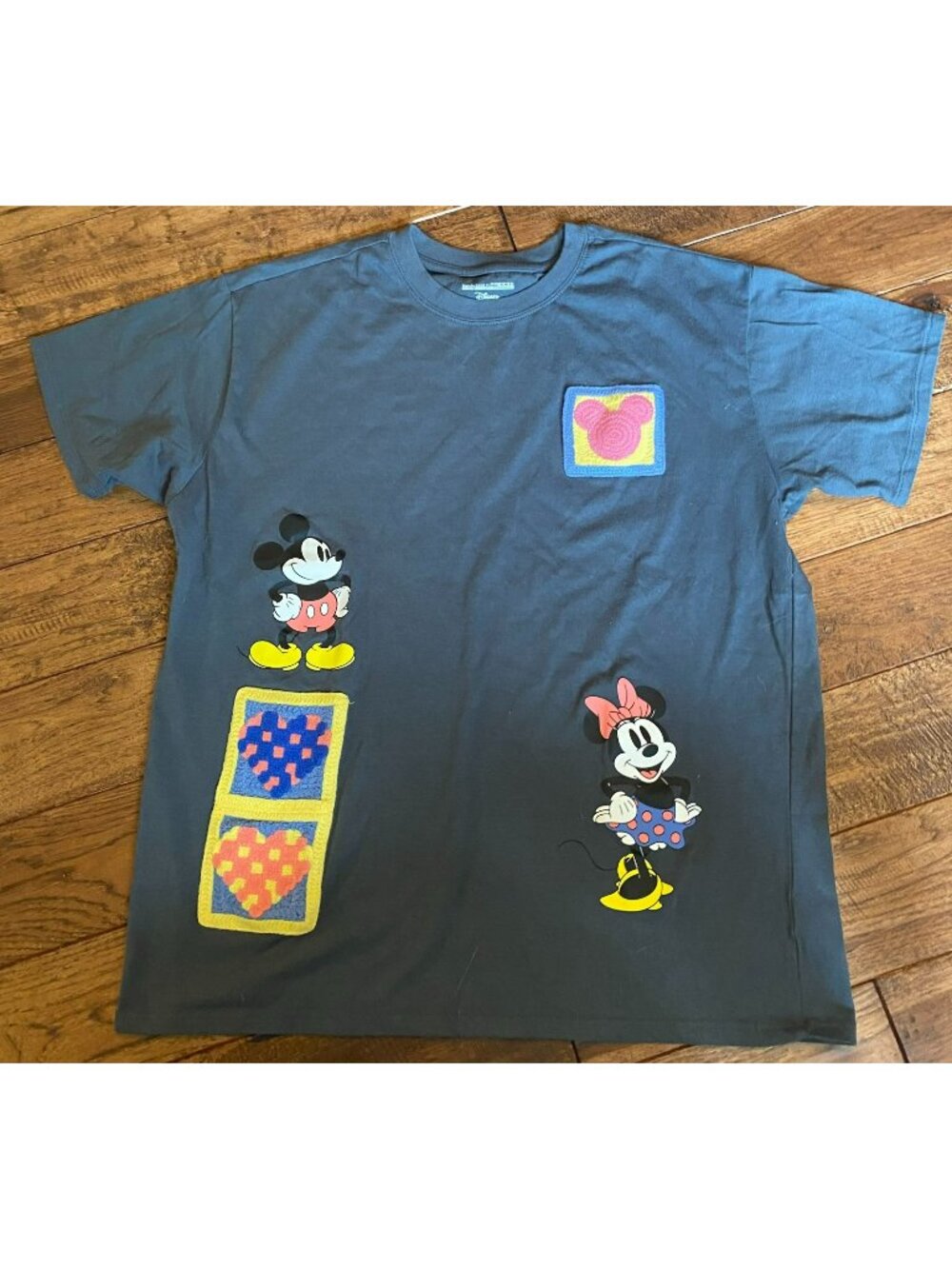 By Freeze Disney Mickey & Minnie Gray T-Shirt size Large w/ crochet applique